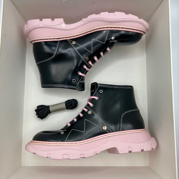 Alexander McQueen Hybrid Black and Pink Leather Lace-Up Boots - Picture 2 of 11